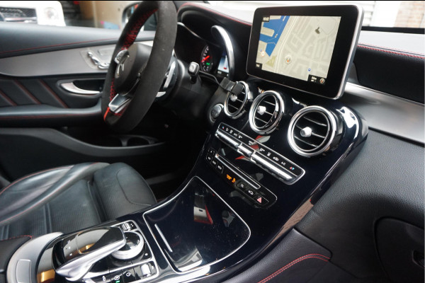 Mercedes-Benz GLC AMG 43 4MATIC Aut9 | NL AUTO | Burmester | Black on Black | Trekhaak (wegklapbaar) | 21inch | Diamond grille | Treeplanken |