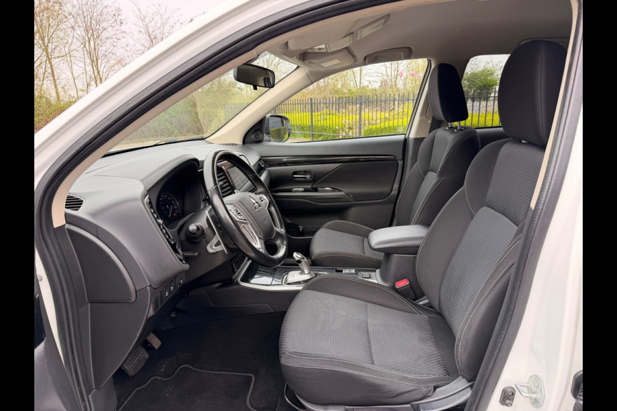 Mitsubishi Outlander 2.4 PHEV AWD Plug-in Hybride Intense+ Navigatie Camera Trekhaak
