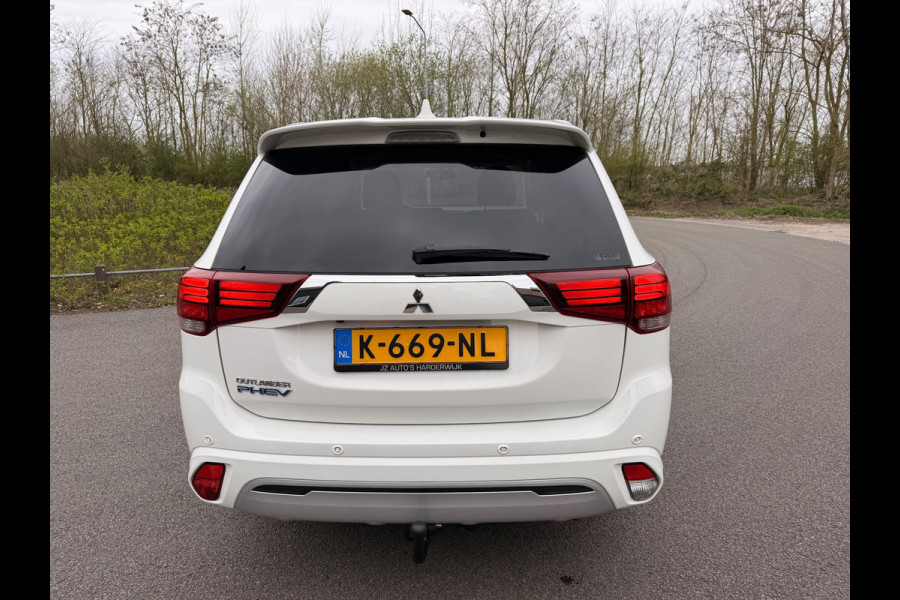 Mitsubishi Outlander 2.4 PHEV AWD Plug-in Hybride Intense+ Navigatie Camera Trekhaak