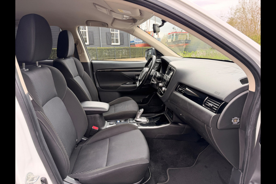 Mitsubishi Outlander 2.4 PHEV AWD Plug-in Hybride Intense+ Navigatie Camera Trekhaak