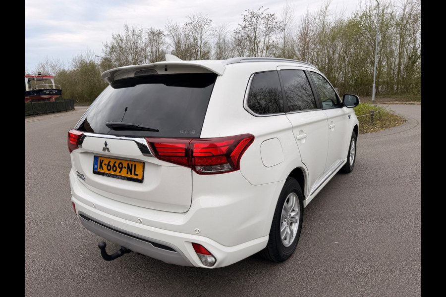 Mitsubishi Outlander 2.4 PHEV AWD Plug-in Hybride Intense+ Navigatie Camera Trekhaak