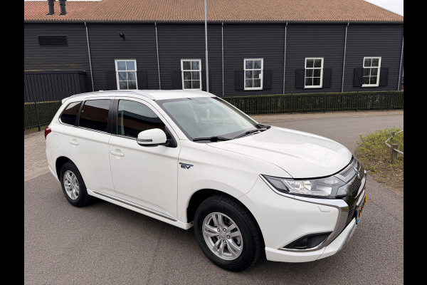 Mitsubishi Outlander 2.4 PHEV AWD Plug-in Hybride Intense+ Navigatie Camera Trekhaak