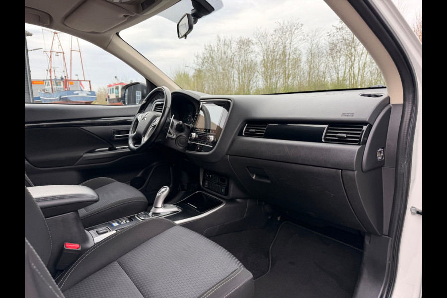 Mitsubishi Outlander 2.4 PHEV AWD Plug-in Hybride Intense+ Navigatie Camera Trekhaak