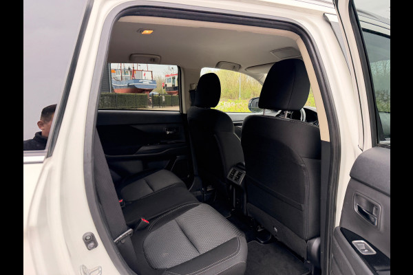 Mitsubishi Outlander 2.4 PHEV AWD Plug-in Hybride Intense+ Navigatie Camera Trekhaak