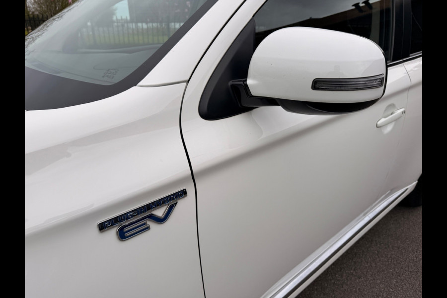 Mitsubishi Outlander 2.4 PHEV AWD Plug-in Hybride Intense+ Navigatie Camera Trekhaak