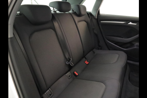Audi A3 Sportback 1.4 e-tron Sport 204pk | Parksensors| Camera| 17'LM-velgen | verwarmde voorstoelen