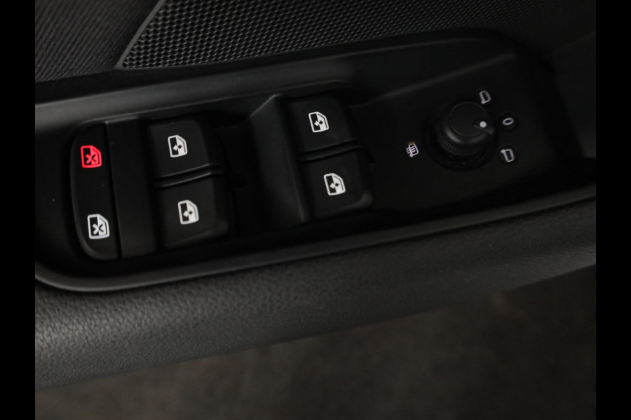 Audi A3 Sportback 1.4 e-tron Sport 204pk | Parksensors| Camera| 17'LM-velgen | verwarmde voorstoelen