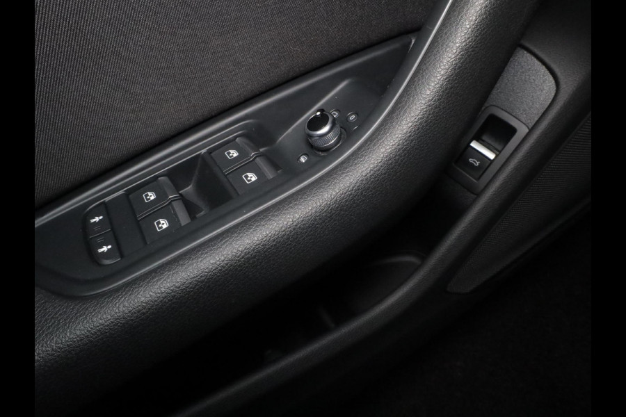 Audi A4 Avant 35 TFSI Sport Lease Edition 150pk | Navigatie | 17 inch Lichtmetalen velgen | Climatronic |   Sportstoelen | Parkeersensoren achter