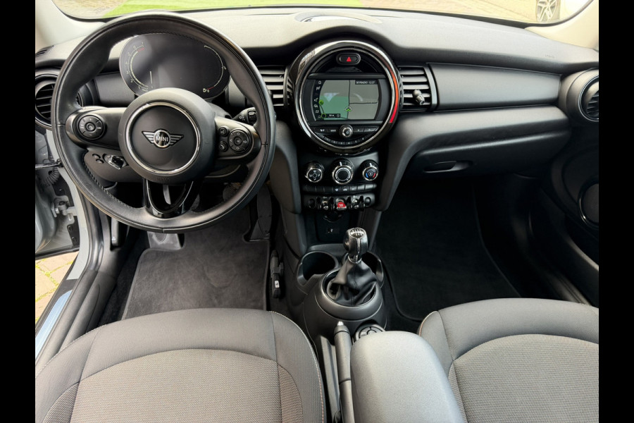 MINI 1.5 / Navigatie / Alarm Klasse 3 / 1e Eigenaar / NED-MINI / Business-Pakket / ALL-Season / LED-mistlampen /