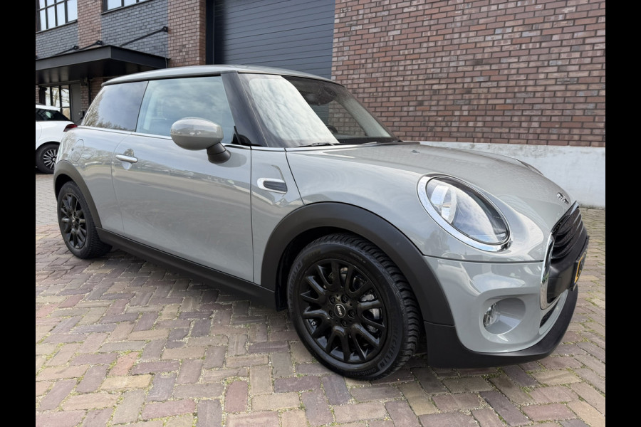 MINI 1.5 / Navigatie / Alarm Klasse 3 / 1e Eigenaar / NED-MINI / Business-Pakket / ALL-Season / LED-mistlampen /