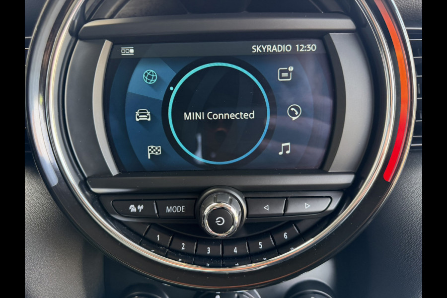 MINI 1.5 / Navigatie / Alarm Klasse 3 / 1e Eigenaar / NED-MINI / Business-Pakket / ALL-Season / LED-mistlampen /