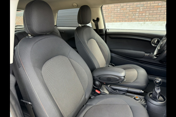 MINI 1.5 / Navigatie / Alarm Klasse 3 / 1e Eigenaar / NED-MINI / Business-Pakket / ALL-Season / LED-mistlampen /