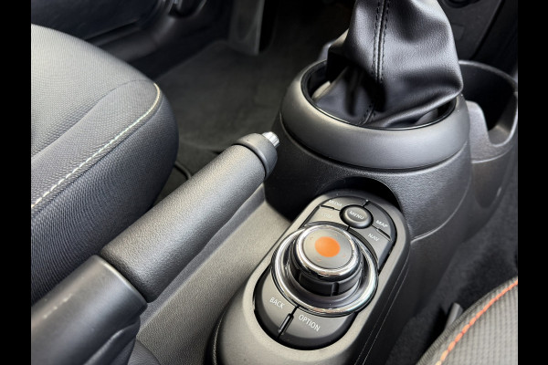 MINI 1.5 / Navigatie / Alarm Klasse 3 / 1e Eigenaar / NED-MINI / Business-Pakket / ALL-Season / LED-mistlampen /