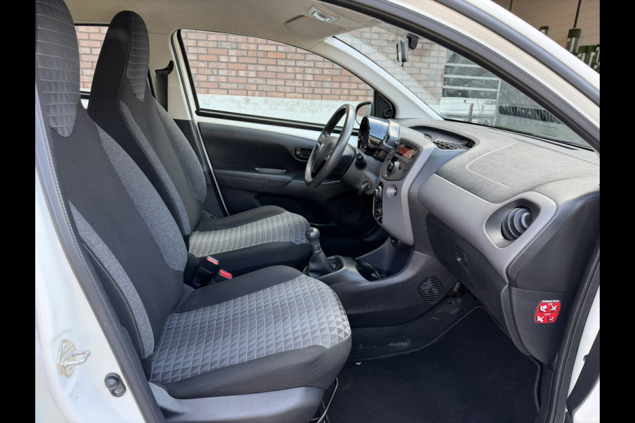 Peugeot 108 1.0 e-VTi Airco / ALL-Season banden / Bluetooth / 1e Eigenaar / Origineel NED-108 / Facturen onderhoud aanwezig