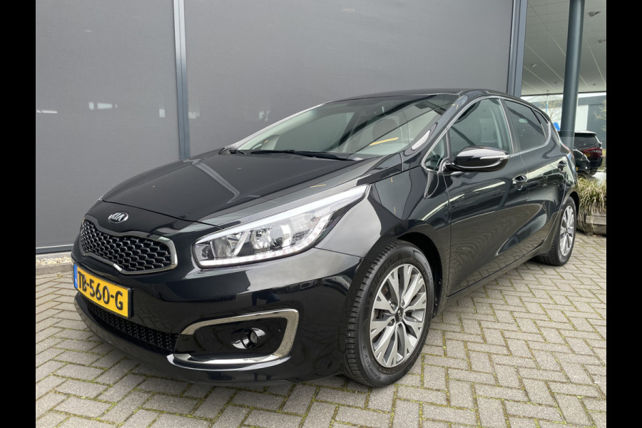 Kia cee'd 1.6 GDI DynamicLine Achteruitrijcamera - Apple carplay - Trekhaak afneembaar - Parkeersensor achter - Cruise control - Bluetooth - Elektrische ramen - Led verlichting - Radio - Stuur multifunctioneel - Stuur leder - Start/stop systeem - Licht metalen velgen 16 inch - Mistlampen voor - Navigatie