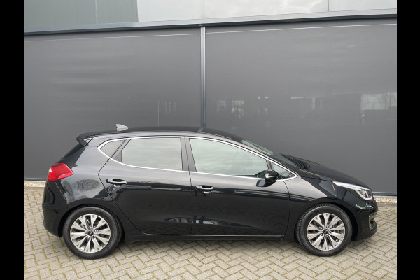 Kia cee'd 1.6 GDI DynamicLine Achteruitrijcamera - Apple carplay - Trekhaak afneembaar - Parkeersensor achter - Cruise control - Bluetooth - Elektrische ramen - Led verlichting - Radio - Stuur multifunctioneel - Stuur leder - Start/stop systeem - Licht metalen velgen 16 inch - Mistlampen voor - Navigatie