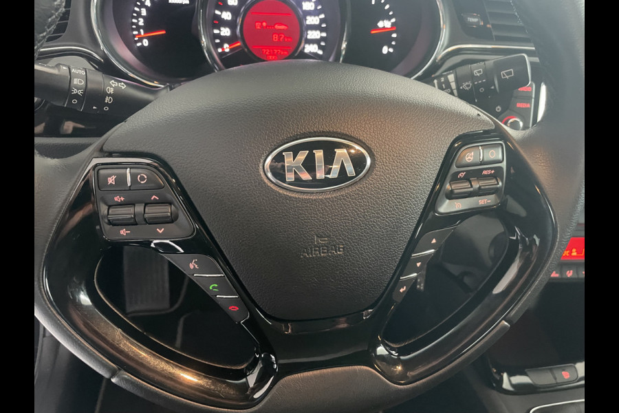 Kia cee'd 1.6 GDI DynamicLine Achteruitrijcamera - Apple carplay - Trekhaak afneembaar - Parkeersensor achter - Cruise control - Bluetooth - Elektrische ramen - Led verlichting - Radio - Stuur multifunctioneel - Stuur leder - Start/stop systeem - Licht metalen velgen 16 inch - Mistlampen voor - Navigatie