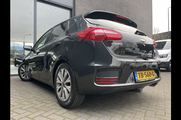 Kia cee'd 1.6 GDI DynamicLine Achteruitrijcamera - Apple carplay - Trekhaak afneembaar - Parkeersensor achter - Cruise control - Bluetooth - Elektrische ramen - Led verlichting - Radio - Stuur multifunctioneel - Stuur leder - Start/stop systeem - Licht metalen velgen 16 inch - Mistlampen voor - Navigatie
