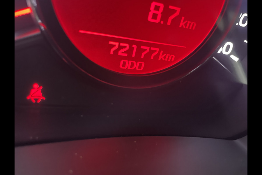 Kia cee'd 1.6 GDI DynamicLine Achteruitrijcamera - Apple carplay - Trekhaak afneembaar - Parkeersensor achter - Cruise control - Bluetooth - Elektrische ramen - Led verlichting - Radio - Stuur multifunctioneel - Stuur leder - Start/stop systeem - Licht metalen velgen 16 inch - Mistlampen voor - Navigatie