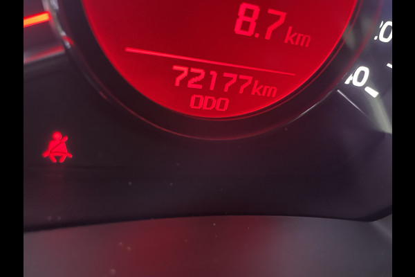 Kia cee'd 1.6 GDI DynamicLine Achteruitrijcamera - Apple carplay - Trekhaak afneembaar - Parkeersensor achter - Cruise control - Bluetooth - Elektrische ramen - Led verlichting - Radio - Stuur multifunctioneel - Stuur leder - Start/stop systeem - Licht metalen velgen 16 inch - Mistlampen voor - Navigatie