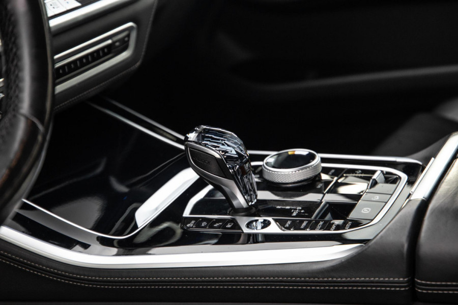 BMW X5 xDrive45e High Executive SKYLOUNGE / LASER / 4WIELSTURING / DIMAND POOK / LEDER / MAXTON / M PAKKET