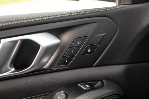 BMW X5 xDrive45e High Executive SKYLOUNGE / LASER / 4WIELSTURING / DIMAND POOK / LEDER / MAXTON / M PAKKET