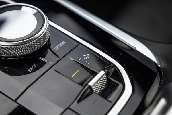 BMW X5 xDrive45e High Executive SKYLOUNGE / LASER / 4WIELSTURING / DIMAND POOK / LEDER / MAXTON / M PAKKET