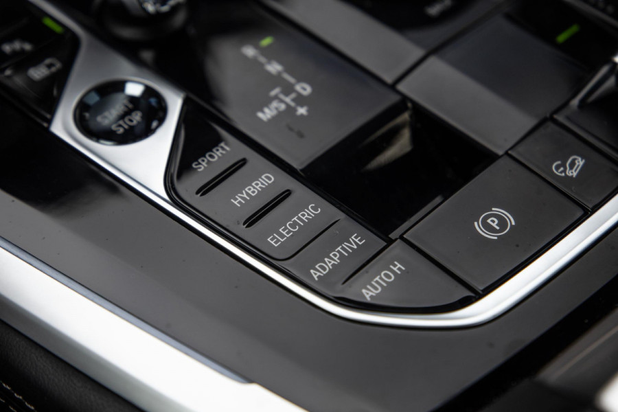 BMW X5 xDrive45e High Executive SKYLOUNGE / LASER / 4WIELSTURING / DIMAND POOK / LEDER / MAXTON / M PAKKET