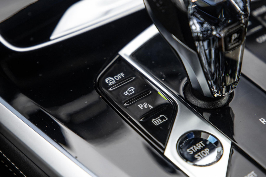 BMW X5 xDrive45e High Executive SKYLOUNGE / LASER / 4WIELSTURING / DIMAND POOK / LEDER / MAXTON / M PAKKET