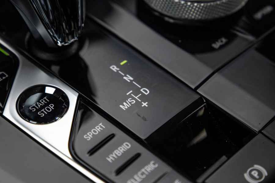 BMW X5 xDrive45e High Executive SKYLOUNGE / LASER / 4WIELSTURING / DIMAND POOK / LEDER / MAXTON / M PAKKET