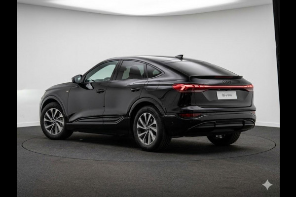 Audi Q6 Sportback e-tron Advanced edition 83Kwh 252 pk Sportback | Techniek pakket plus | Sportstoel voor leder | Optiek pakket zwart | Privacy glas |
