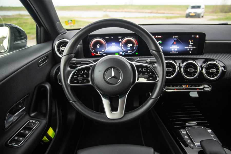 Mercedes-Benz A-Klasse 250 e Business Line AUTOMAAT / LEDER / CRUISE CONTROLE / CAMERA / CARPLAY