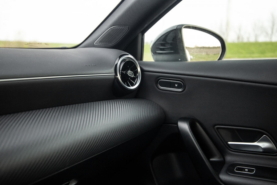 Mercedes-Benz A-Klasse 250 e Business Line AUTOMAAT / LEDER / CRUISE CONTROLE / CAMERA / CARPLAY