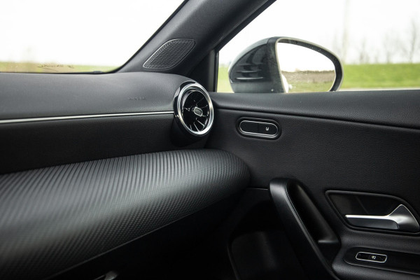 Mercedes-Benz A-Klasse 250 e Business Line AUTOMAAT / LEDER / CRUISE CONTROLE / CAMERA / CARPLAY