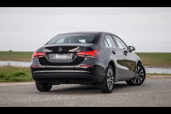 Mercedes-Benz A-Klasse 250 e Business Line AUTOMAAT / LEDER / CRUISE CONTROLE / CAMERA / CARPLAY