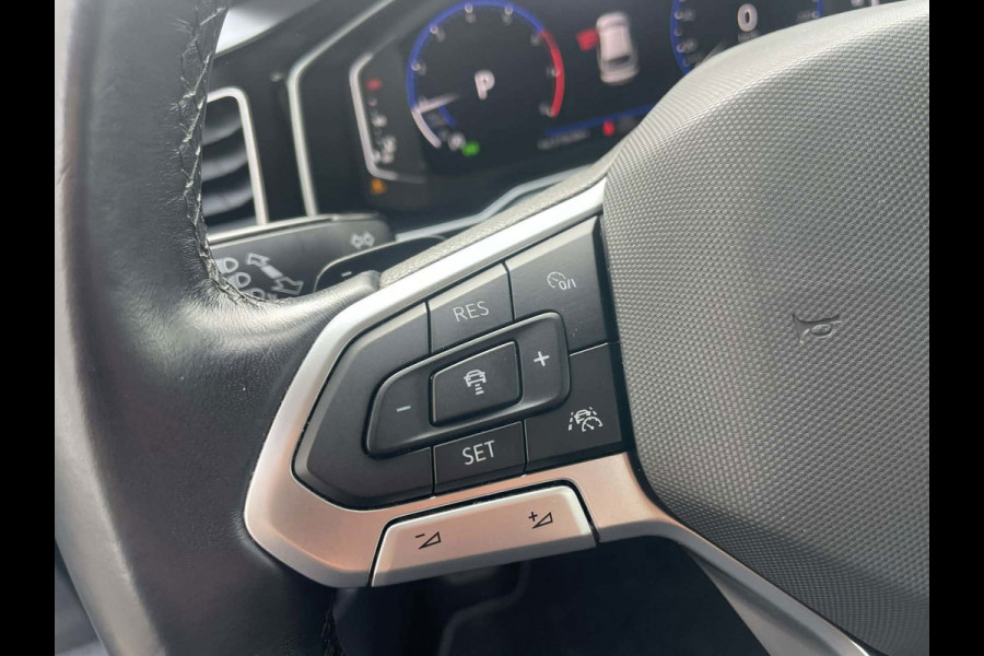 Volkswagen Taigo 1.0 TSI R-Line Business 'Ruby Red' / stoelverwarming / CarPlay