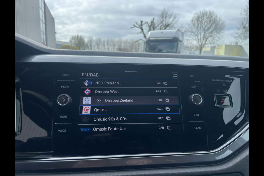 Volkswagen Taigo 1.0 TSI R-Line Business 'Ruby Red' / stoelverwarming / CarPlay