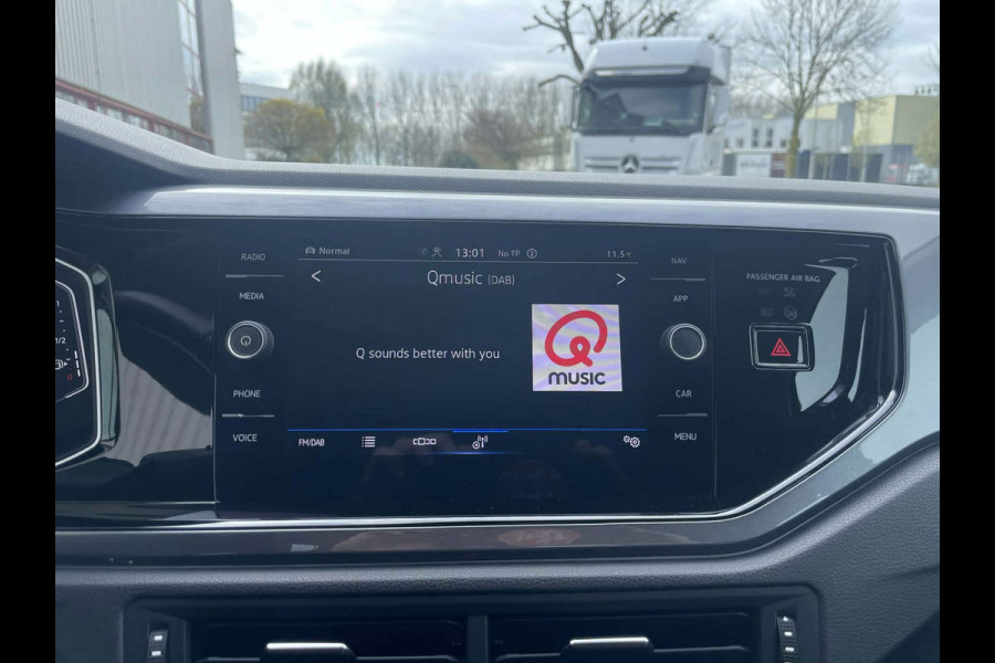 Volkswagen Taigo 1.0 TSI R-Line Business 'Ruby Red' / stoelverwarming / CarPlay