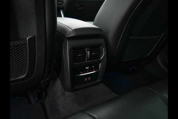 BMW 3-serie 330e eDrive Edition (Plug-In) (INCL-BTW) Aut. *LEATHER | FULL-LED | DIGI-COCKPIT | HEATED-SPORTSEATS | PRIVACYGLASS | AMBIENTLIGHT | DAB | NAVI-FULLMAP | ECC | CARPLAY | PDC | CRUI/SE | 18''ALU*