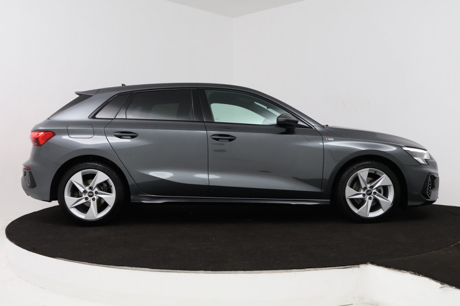 Audi A3 Sportback 30 TFSI S edition (DIGITALE COCKPIT, CRUISE CONTROL ADAPTIEF, NAVIGATIE, PARKEERSENSOREN)