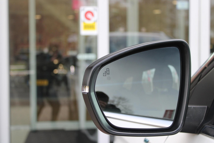 Peugeot 3008 1.6 HYbrid4 300PK GT PACK BUSINESS | CAMERA VOOR + ACHTER | APPLE CARPLAY/ANDROID AUTO | ELEKTRISCH BEDIENBARE ACHTERKLEP | ADAPTIVE CRUISE CONTROL | 18" LICHTMETALEN VELGEN | FULL LED KOPLAMPEN | DODEHOEK BEWAKING | CLIMATE CONTROL | NAVIGATIE | DAB+ RADIO | KEYLESS ENTRY/START |