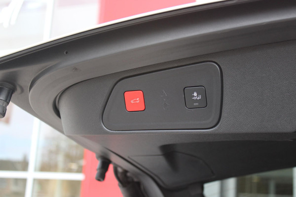Peugeot 3008 1.6 HYbrid4 300PK GT PACK BUSINESS | CAMERA VOOR + ACHTER | APPLE CARPLAY/ANDROID AUTO | ELEKTRISCH BEDIENBARE ACHTERKLEP | ADAPTIVE CRUISE CONTROL | 18" LICHTMETALEN VELGEN | FULL LED KOPLAMPEN | DODEHOEK BEWAKING | CLIMATE CONTROL | NAVIGATIE | DAB+ RADIO | KEYLESS ENTRY/START |