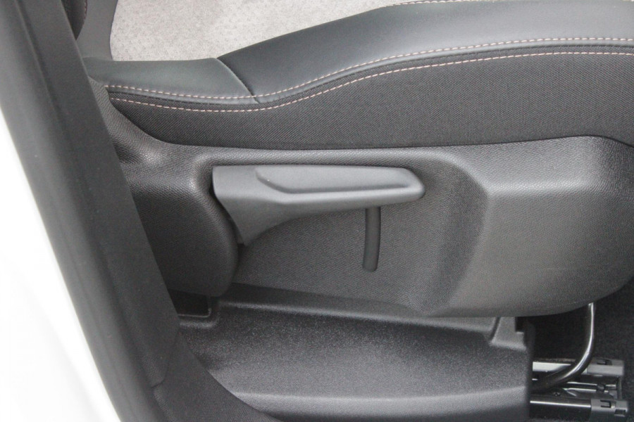 Peugeot 3008 1.6 HYbrid4 300PK GT PACK BUSINESS | CAMERA VOOR + ACHTER | APPLE CARPLAY/ANDROID AUTO | ELEKTRISCH BEDIENBARE ACHTERKLEP | ADAPTIVE CRUISE CONTROL | 18" LICHTMETALEN VELGEN | FULL LED KOPLAMPEN | DODEHOEK BEWAKING | CLIMATE CONTROL | NAVIGATIE | DAB+ RADIO | KEYLESS ENTRY/START |