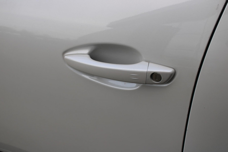 Peugeot 3008 1.6 HYbrid4 300PK GT PACK BUSINESS | CAMERA VOOR + ACHTER | APPLE CARPLAY/ANDROID AUTO | ELEKTRISCH BEDIENBARE ACHTERKLEP | ADAPTIVE CRUISE CONTROL | 18" LICHTMETALEN VELGEN | FULL LED KOPLAMPEN | DODEHOEK BEWAKING | CLIMATE CONTROL | NAVIGATIE | DAB+ RADIO | KEYLESS ENTRY/START |