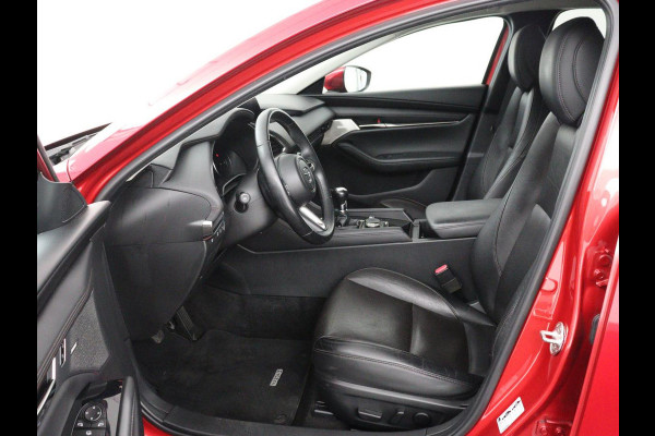 Mazda 3 2.0 e-SkyActiv-X M Hybrid 180 Luxury | Leder | Head-Up | Stoelverwarming | Trekhaak | Bose Sound | Camera | Carplay | Memory | Adaptive cruise | Navigatie | Full LED | Stuurverwarming | Keyless
