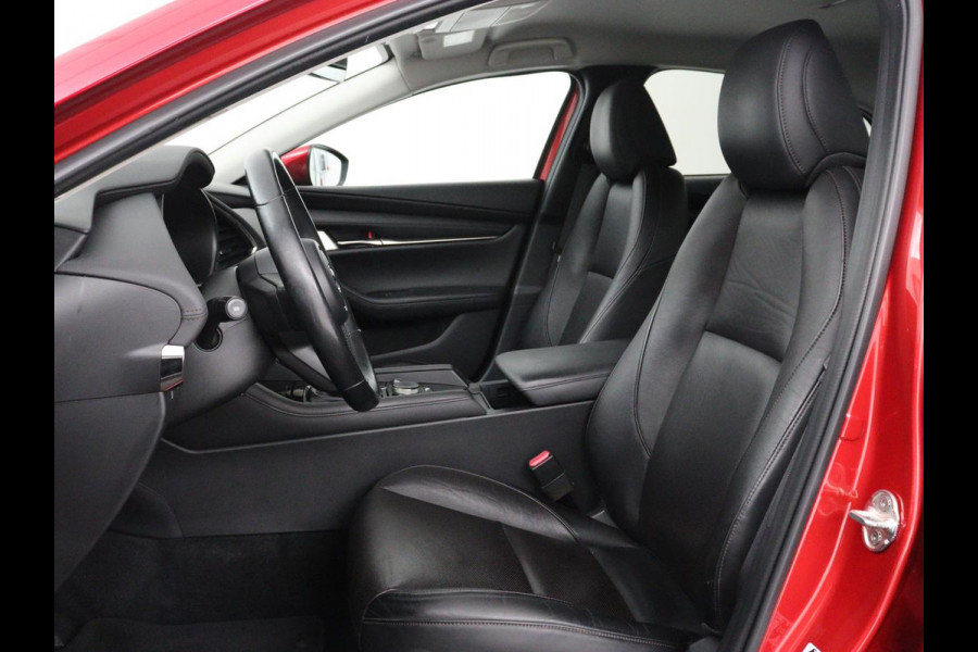 Mazda 3 2.0 e-SkyActiv-X M Hybrid 180 Luxury | Leder | Head-Up | Stoelverwarming | Trekhaak | Bose Sound | Camera | Carplay | Memory | Adaptive cruise | Navigatie | Full LED | Stuurverwarming | Keyless