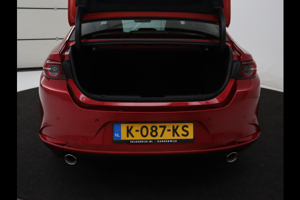 Mazda 3 2.0 e-SkyActiv-X M Hybrid 180 Luxury | Leder | Head-Up | Stoelverwarming | Trekhaak | Bose Sound | Camera | Carplay | Memory | Adaptive cruise | Navigatie | Full LED | Stuurverwarming | Keyless