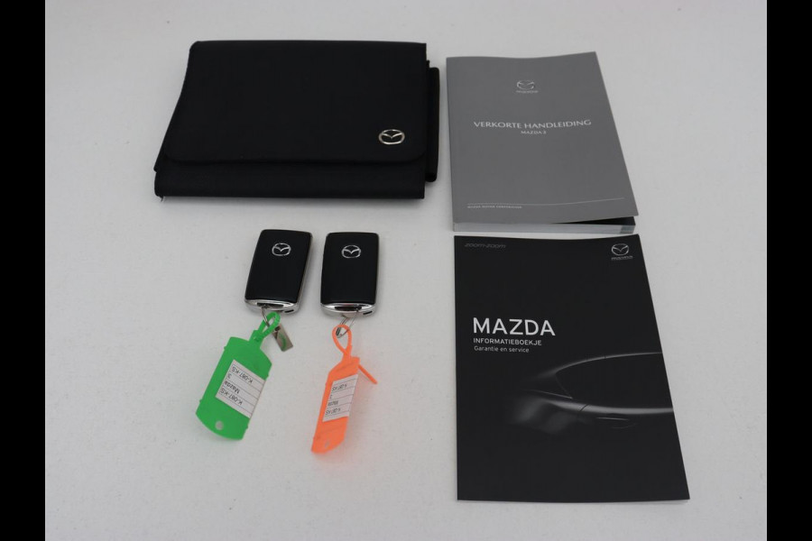 Mazda 3 2.0 e-SkyActiv-X M Hybrid 180 Luxury | Leder | Head-Up | Stoelverwarming | Trekhaak | Bose Sound | Camera | Carplay | Memory | Adaptive cruise | Navigatie | Full LED | Stuurverwarming | Keyless
