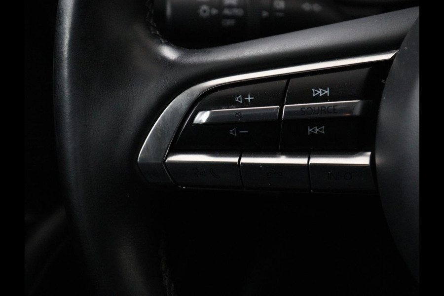 Mazda 3 2.0 e-SkyActiv-X M Hybrid 180 Luxury | Leder | Head-Up | Stoelverwarming | Trekhaak | Bose Sound | Camera | Carplay | Memory | Adaptive cruise | Navigatie | Full LED | Stuurverwarming | Keyless