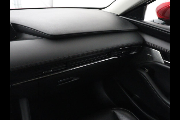 Mazda 3 2.0 e-SkyActiv-X M Hybrid 180 Luxury | Leder | Head-Up | Stoelverwarming | Trekhaak | Bose Sound | Camera | Carplay | Memory | Adaptive cruise | Navigatie | Full LED | Stuurverwarming | Keyless